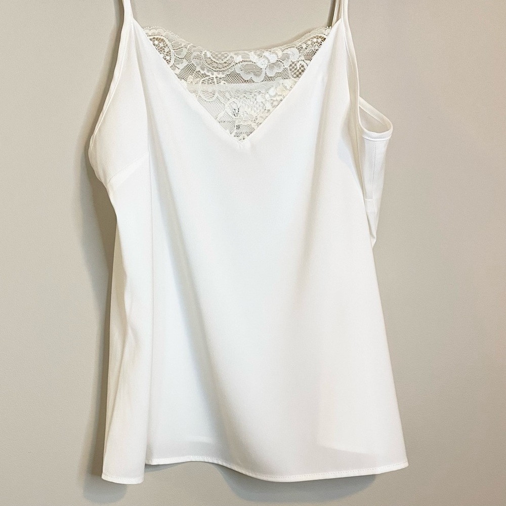 NWT NY & CO CAMISOLE WHITE SMALL    ADJUSTABLE STRAPS WITH LACE